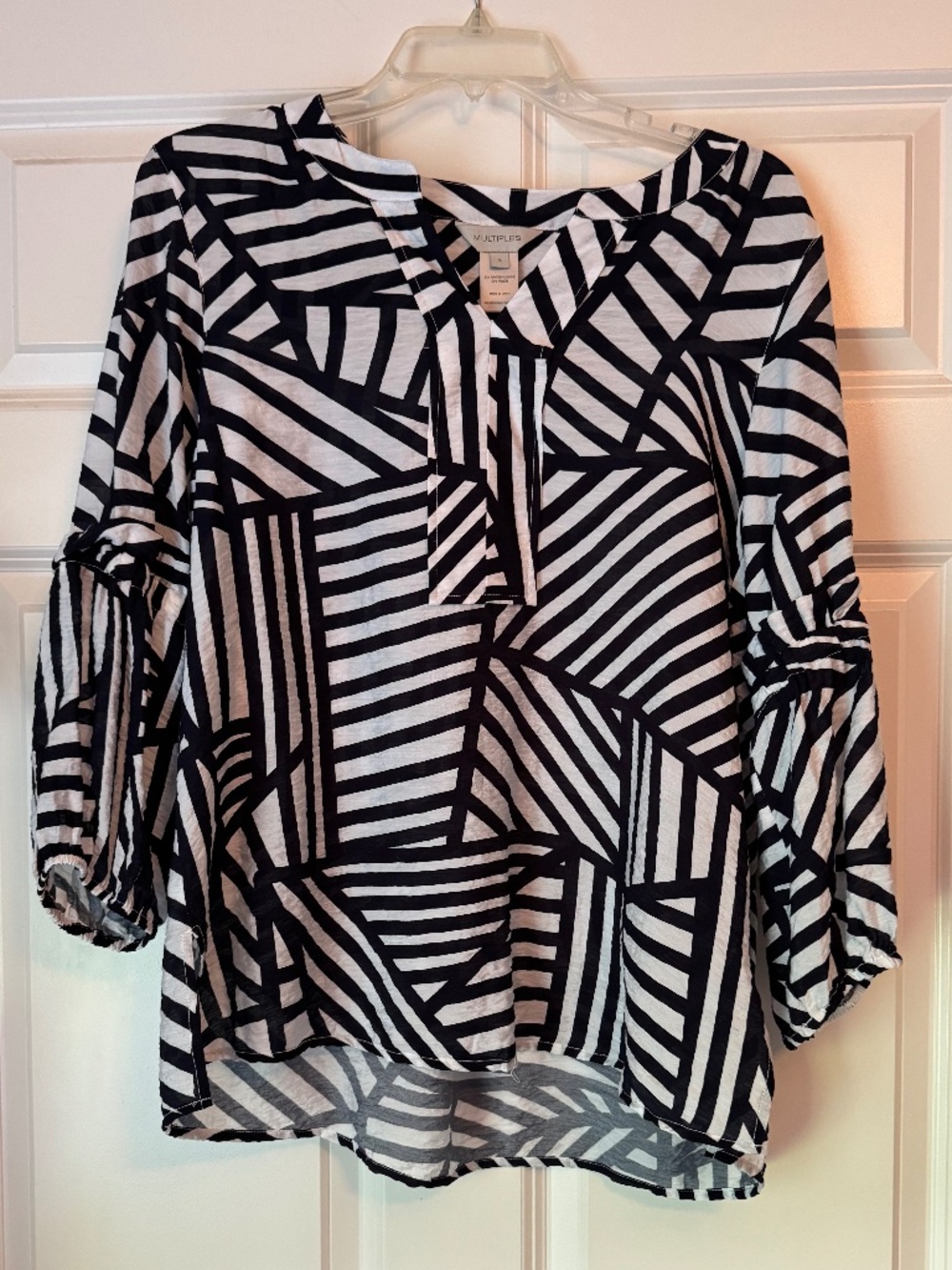 MULTIPLES SHIRRED CUFF 3/4 SLEEVE Y-NECK BAND COLLAR HI-LO PRINT TOP